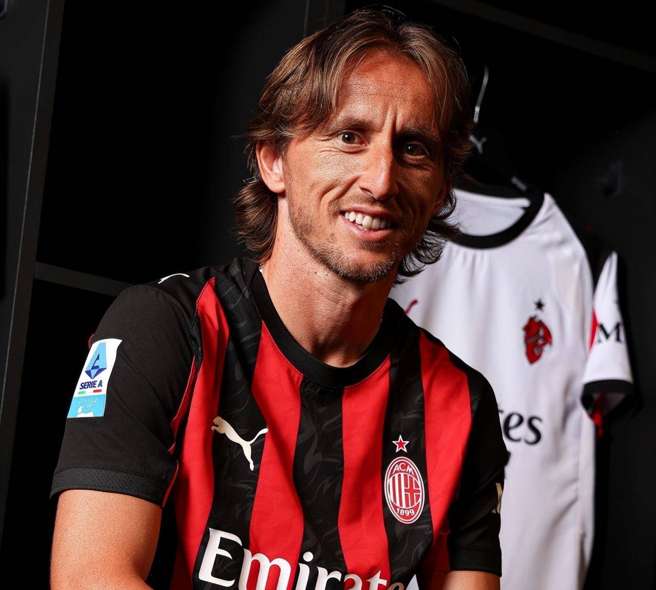 洛杉矶道奇队官网致敬费南多·瓦伦祖拉，2025 夺冠赛季全队均佩戴其纪念章