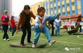 十三水里的“博弈论”：在已知对手喜好的情况下如何反针对？（当你掌握对手偏好时，十三水如何精准反制？）